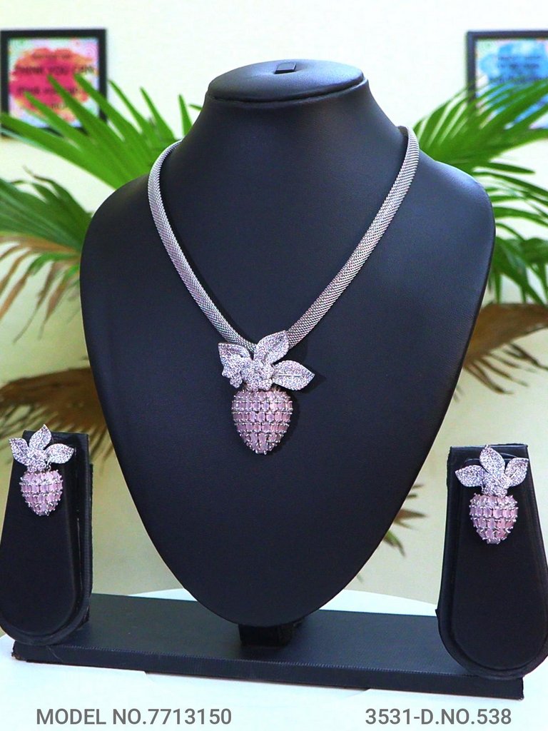 Unique Pendant Craftsmanship - Style 2 - Amaara World