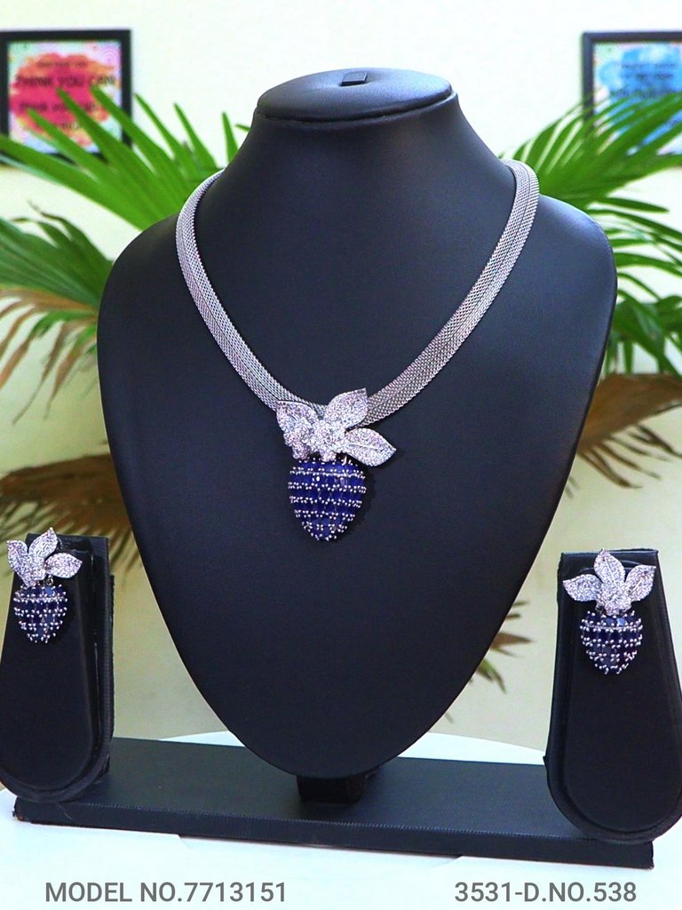 Unique Pendant Craftsmanship - Style 3 - Amaara World