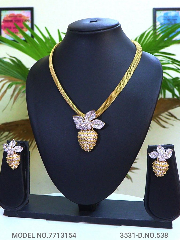 Unique Pendant Craftsmanship - Style 6 - Amaara World
