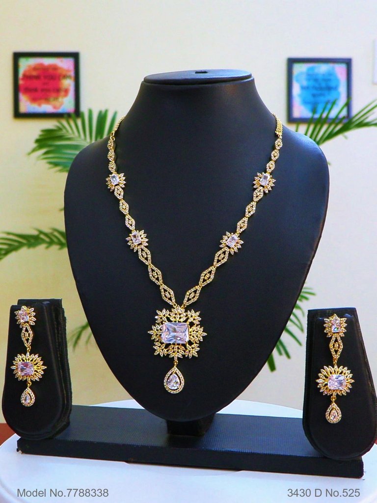 Ideal Gift for Traditional Ladies - Amaara World