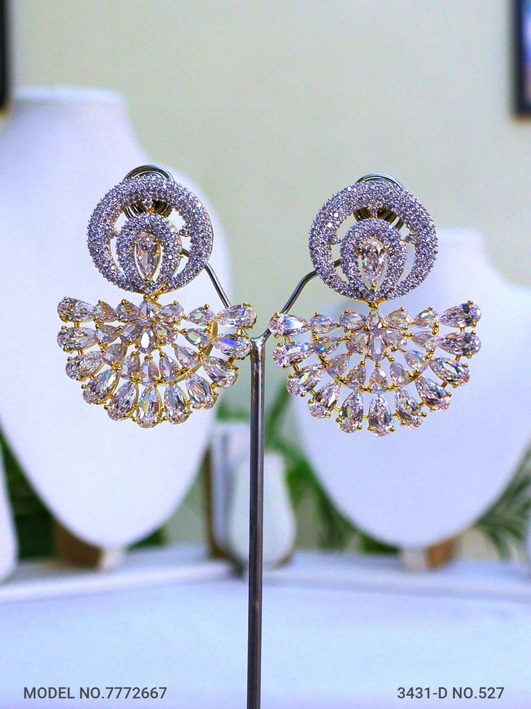 Latest Trendy Earring Design - Amaara World