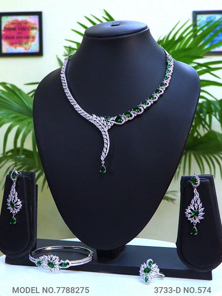 Handmade Traditional Masterpiece Zircon Jewelry Set - Amaara World