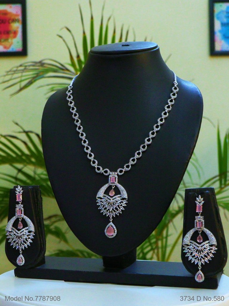 Friendship of Tradition and Trend - Amaara World