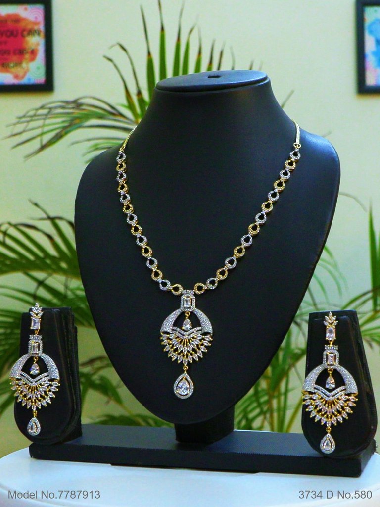 Traditional American Diamond Set - Amaara World