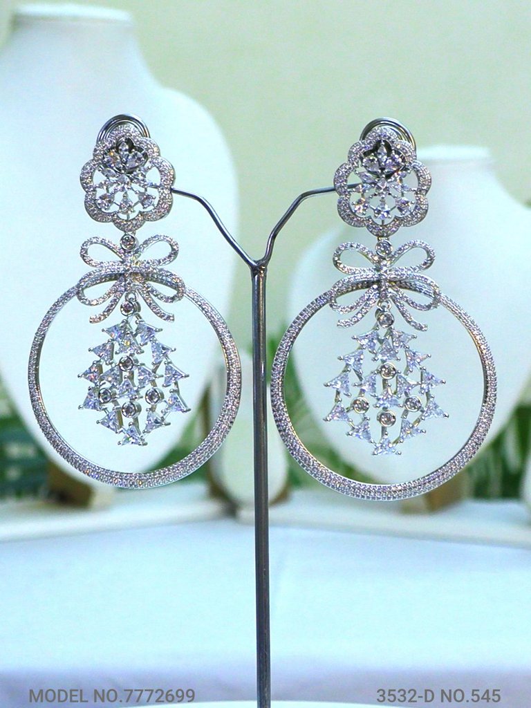 Latest Trendy Earring Design - Amaara World