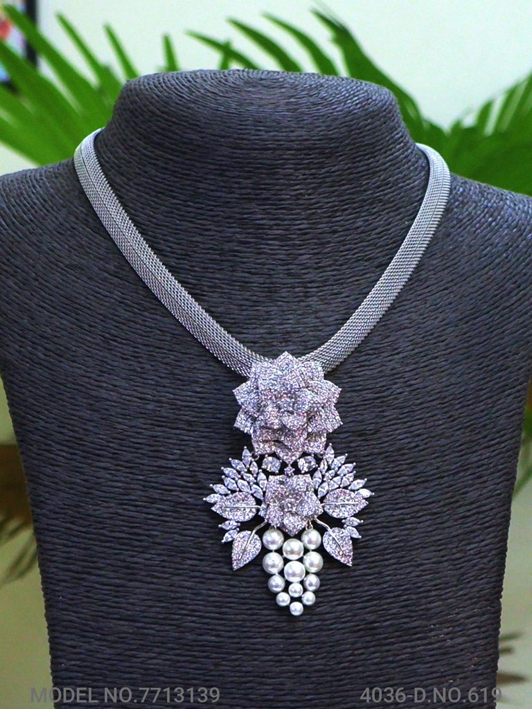 Partywear Classic Pendant Set - View 2 - Amaara World