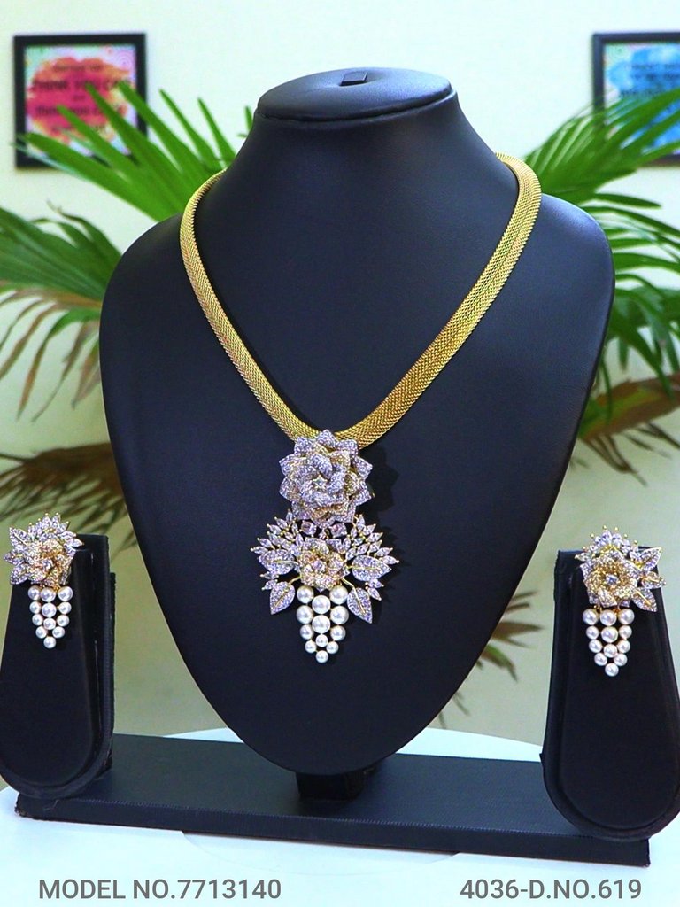 When Glamour meets Art ! - Amaara World USA - SKU 7713140