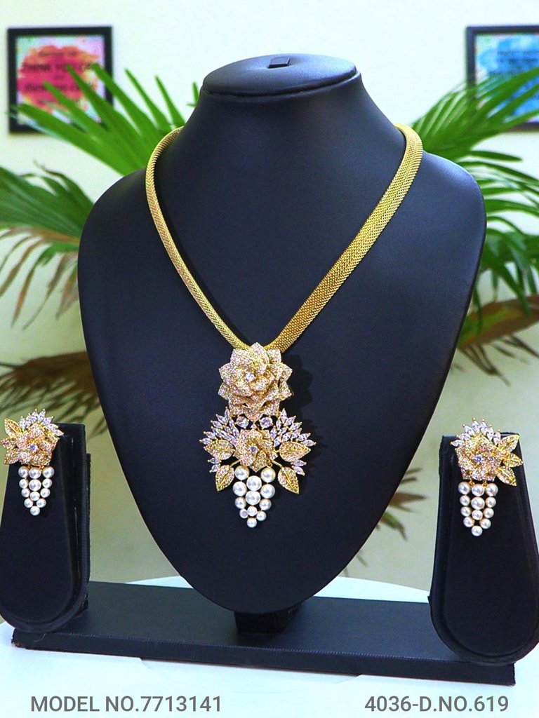 Traditional Pendant in Trend - Amaara World USA - SKU 7713141