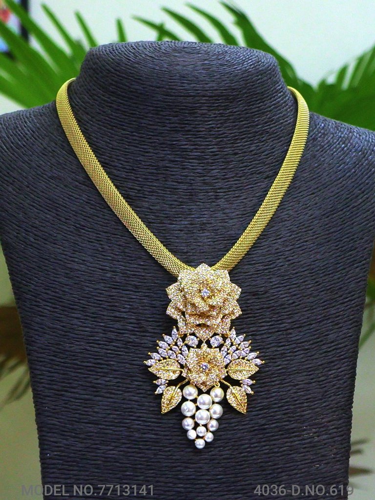Traditional Pendant in Trend - View 2 - Amaara World