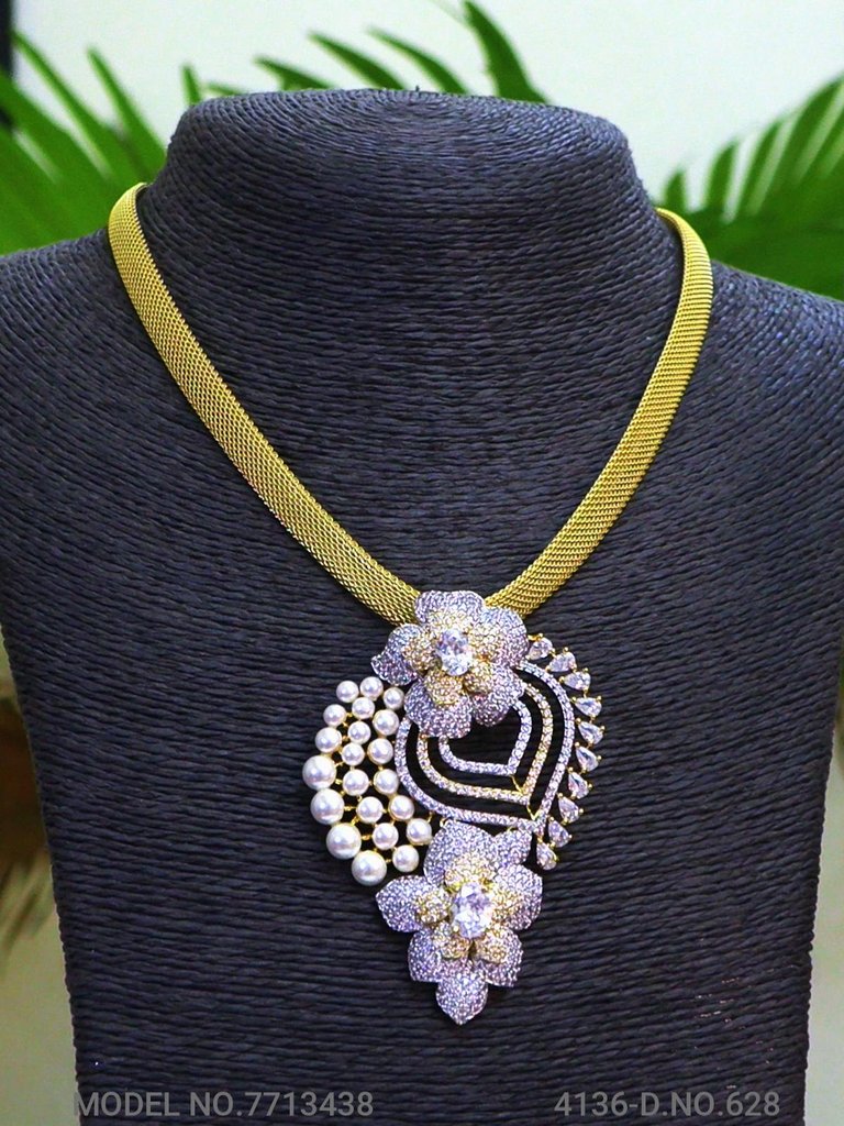 Showstopper Imitation Pendant Set - View A