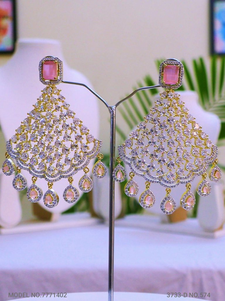 Latest Trendy Earring Design - Amaara World