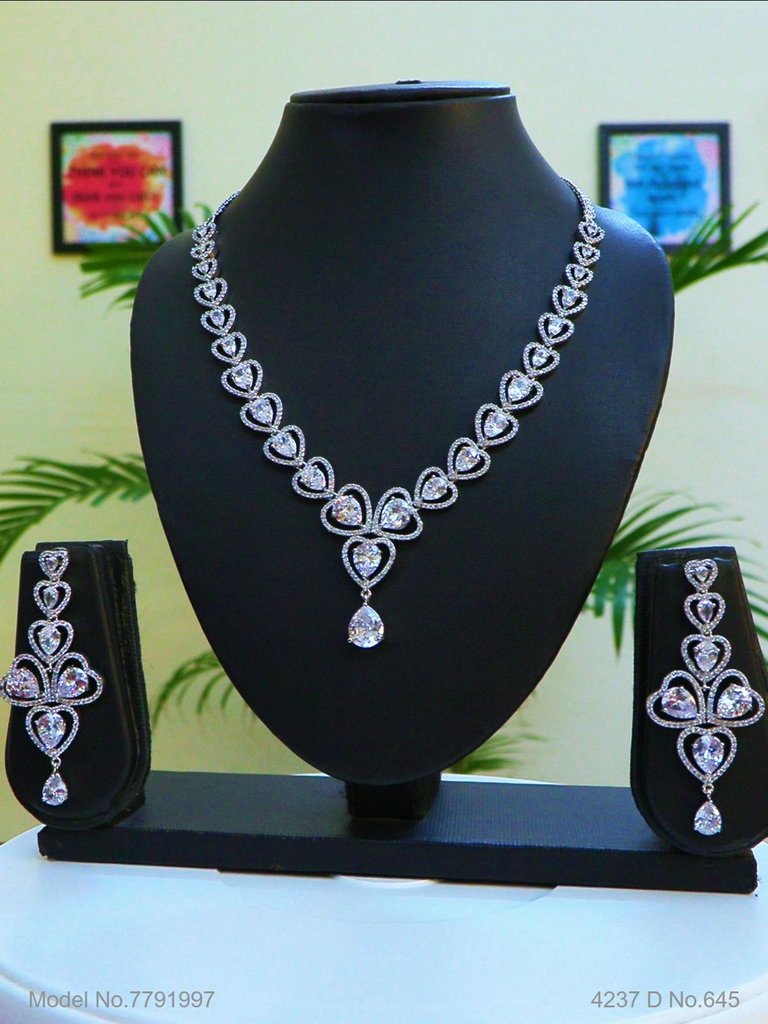 Friendship of Tradition and Trend - Amaara World