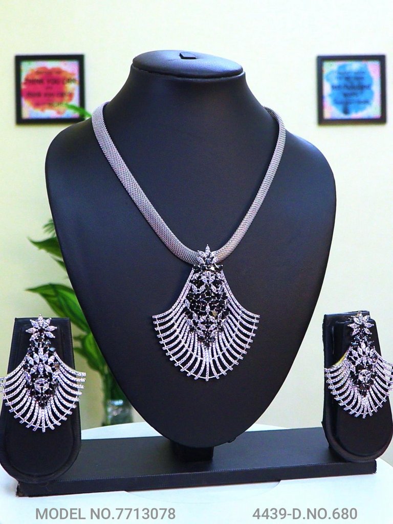 Gorgeous Pendants for Parties - Style 4 - Amaara World