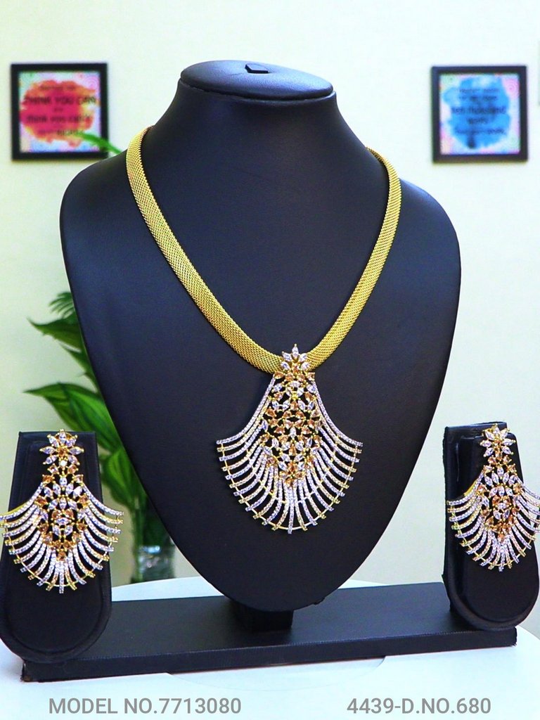 Gorgeous Pendants for Parties - Style 6 - Amaara World