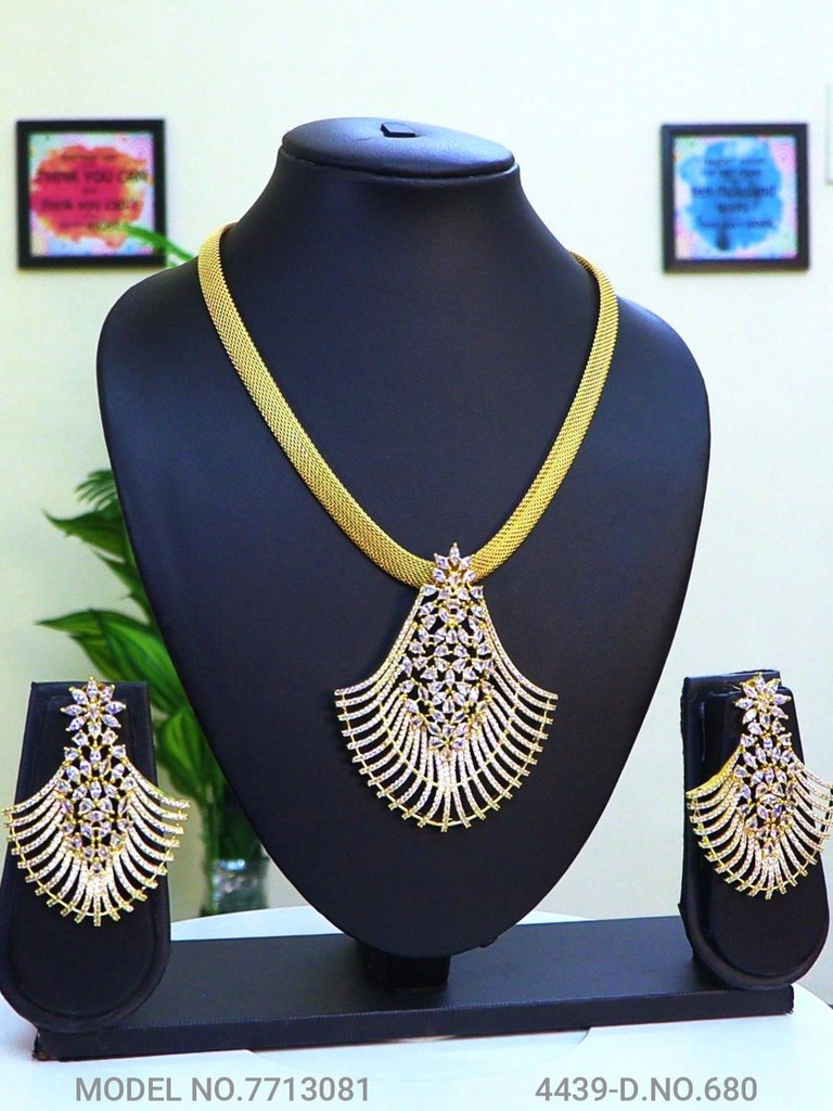 Gorgeous Pendants for Parties - Style 7 - Amaara World
