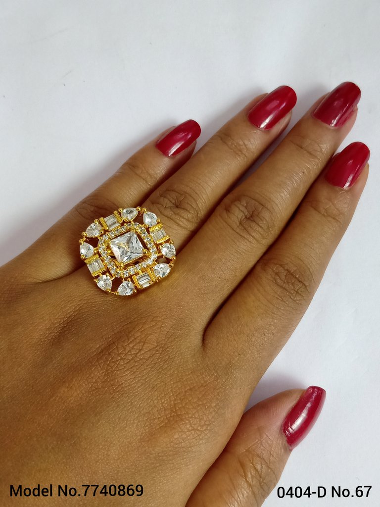 Crystal Nova Ring - Style 3 - Amaara World