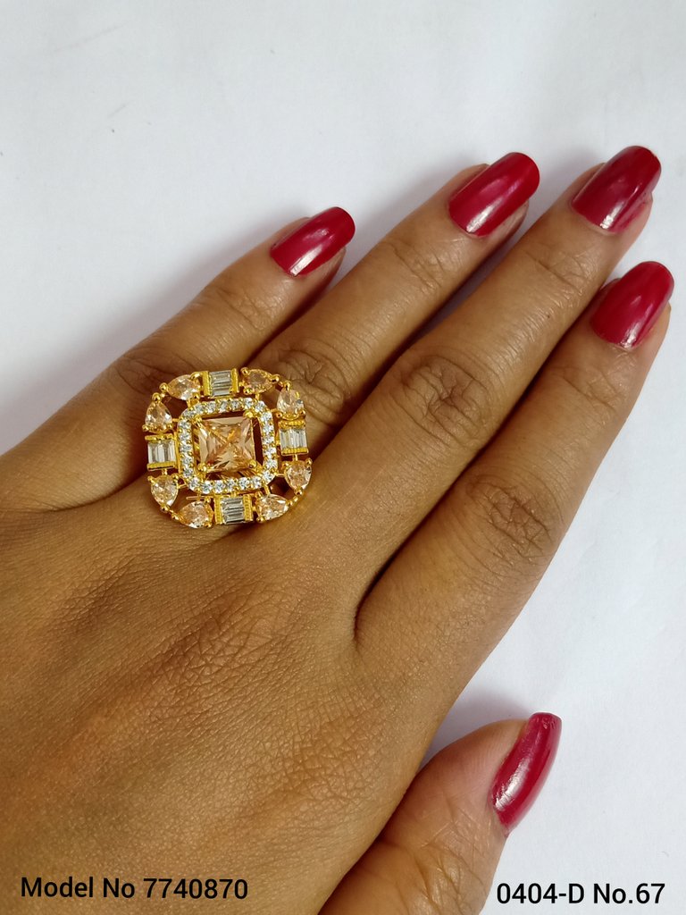 Crystal Nova Ring - Style 4 - Amaara World