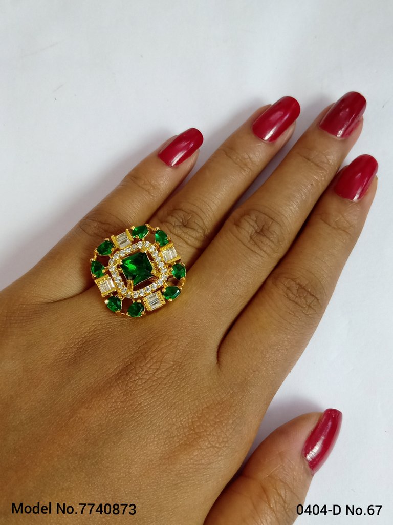 Crystal Nova Ring - Style 6 - Amaara World