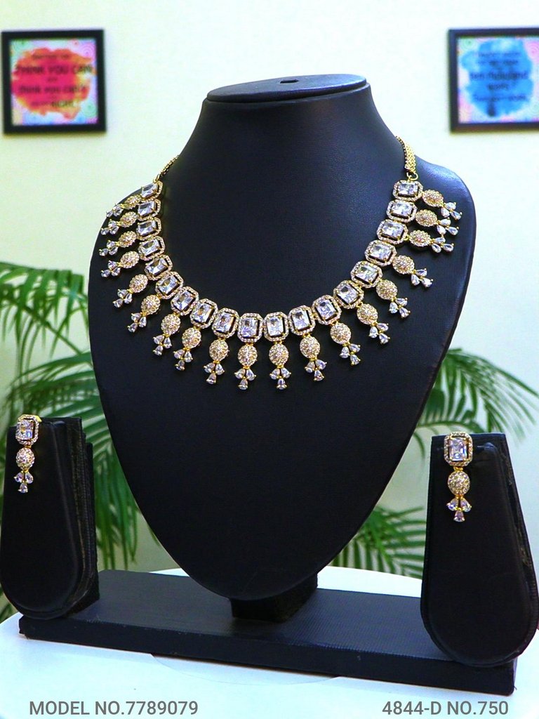 Indian Craftsmanship at its Best ! - Style 5 - Amaara World