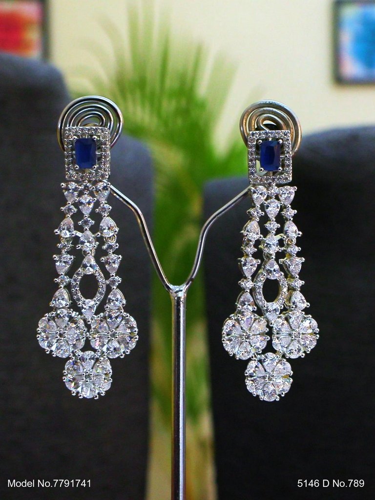 Traditional American Diamond Set - View 3 - Amaara World