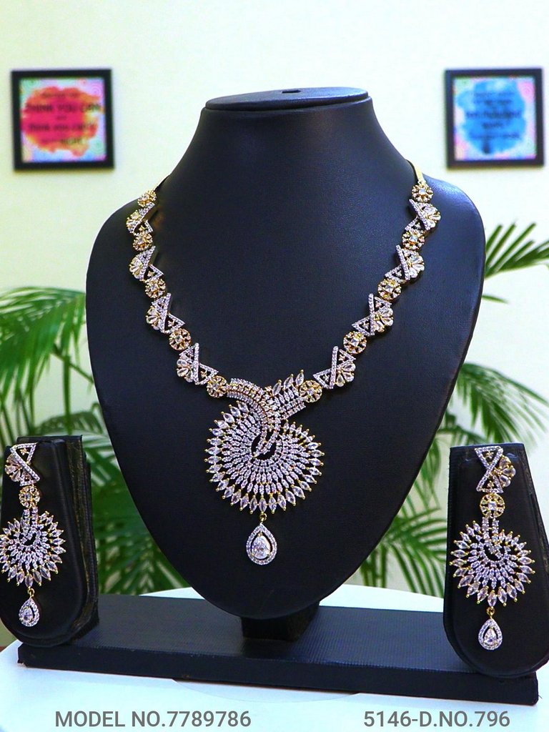 Statement Necklaces in Trend - Amaara World