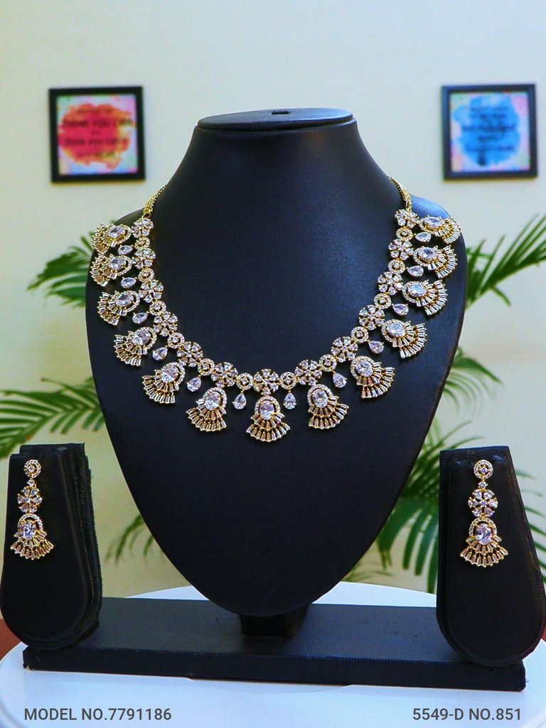 Tradition and Trend goes to a Party - Amaara World