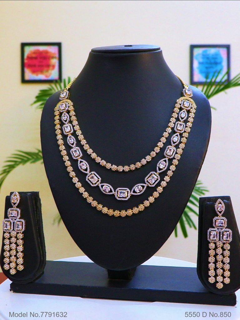 Handmade Traditional Masterpiece Zircon Jewelry Set - Amaara World
