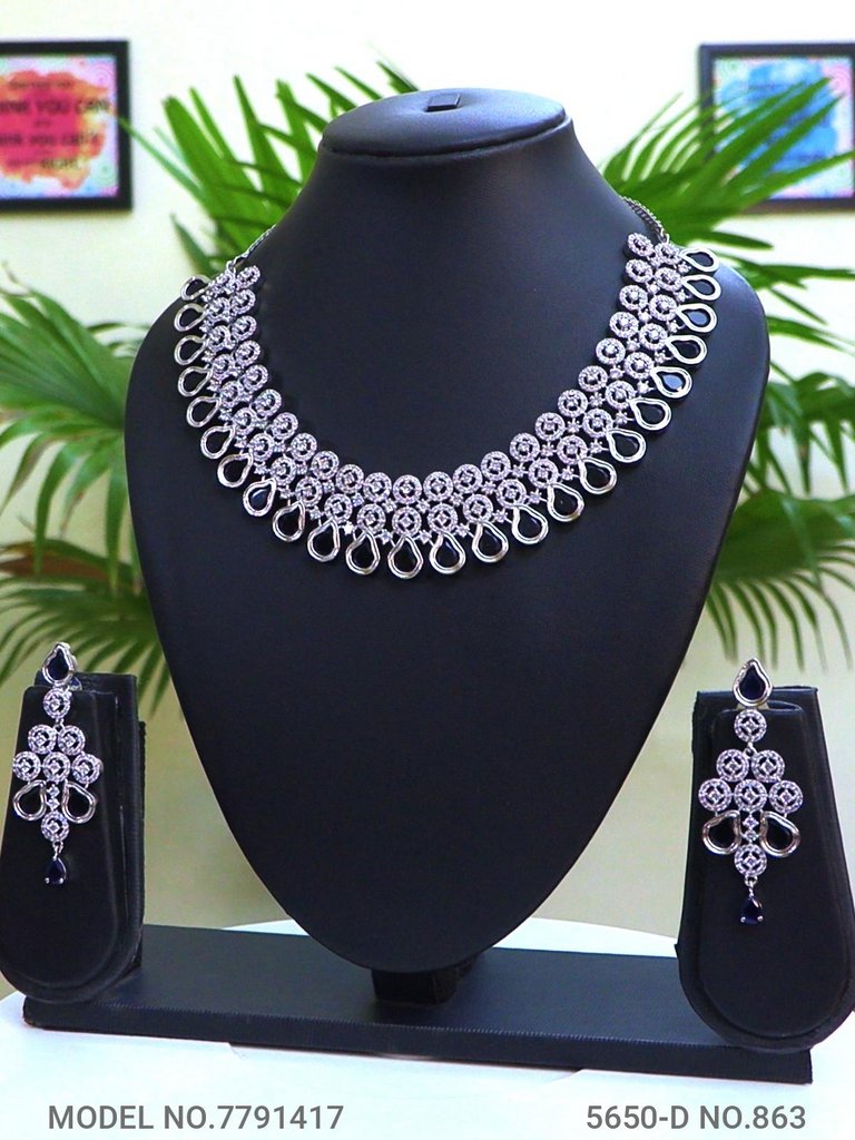 Tradition and Trend goes to a Party - Amaara World