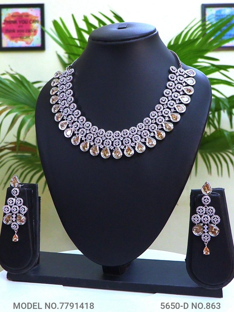 Friendship of Tradition and Trend - Amaara World