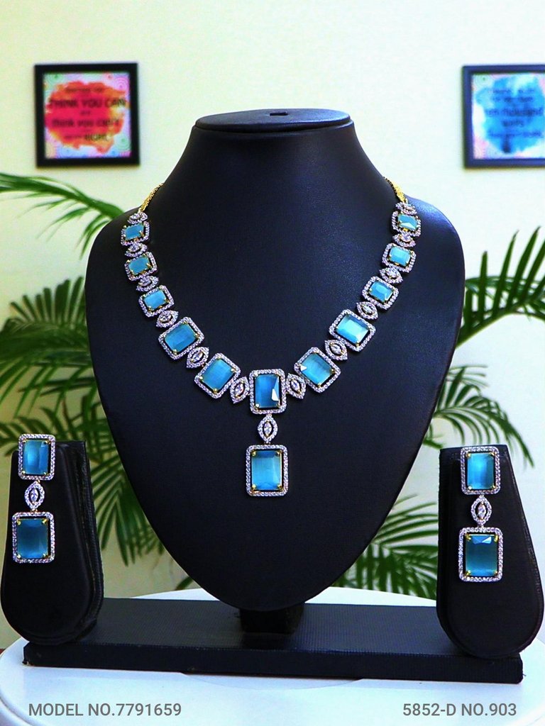 Statement Necklaces in Trend - Amaara World