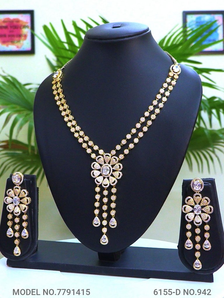 Ideal Gift for Traditional Ladies - Amaara World