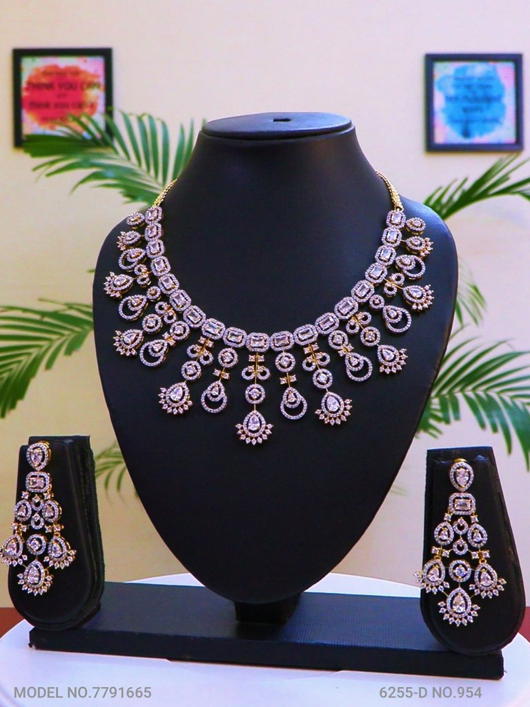 Amazing Traditional Jewelry Set - Amaara World