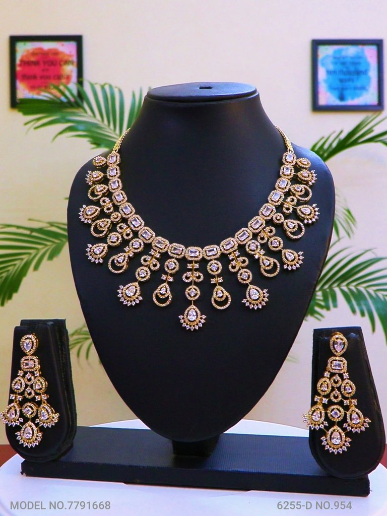 The best Gift for a Woman ! Jewelry - Amaara World