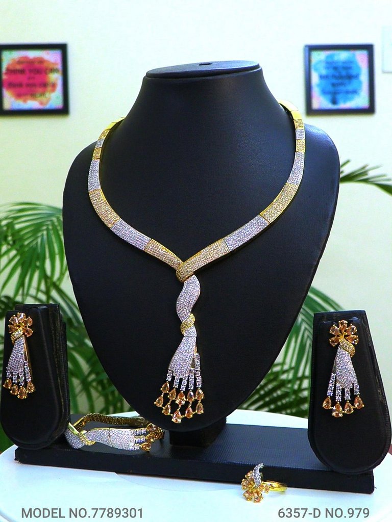 Statement Necklaces in Trend - Amaara World