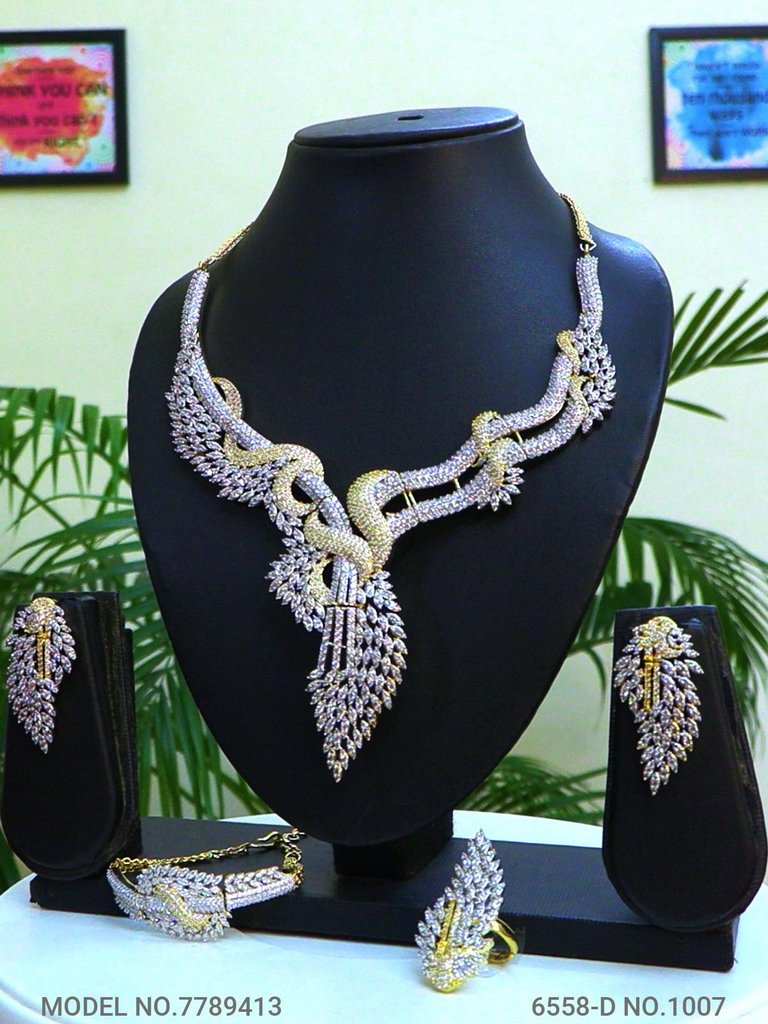 Traditional American Diamond Set - Amaara World