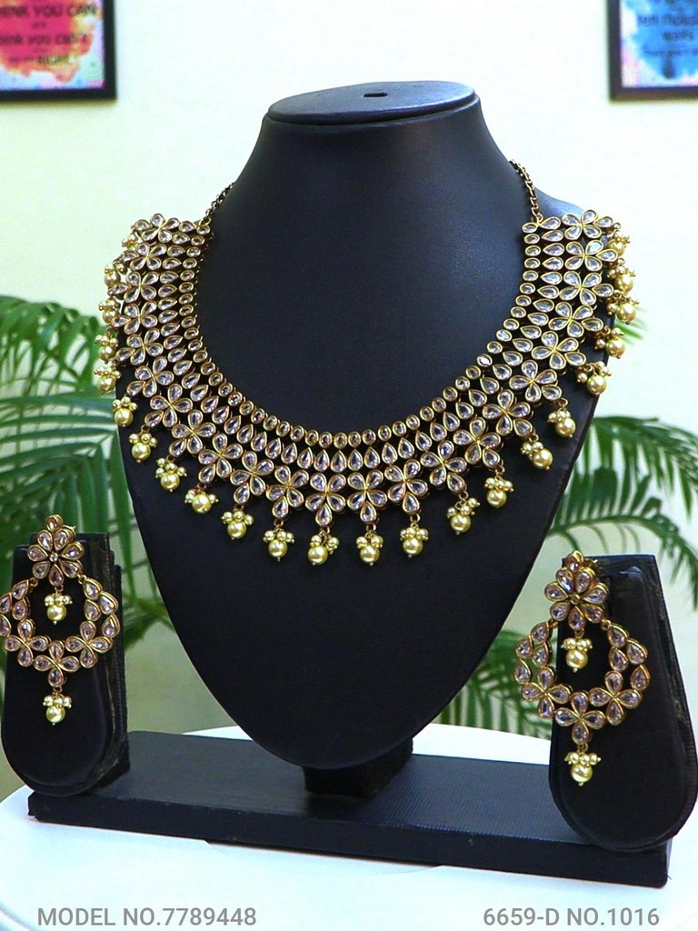 Traditional Necklaces - Amaara World