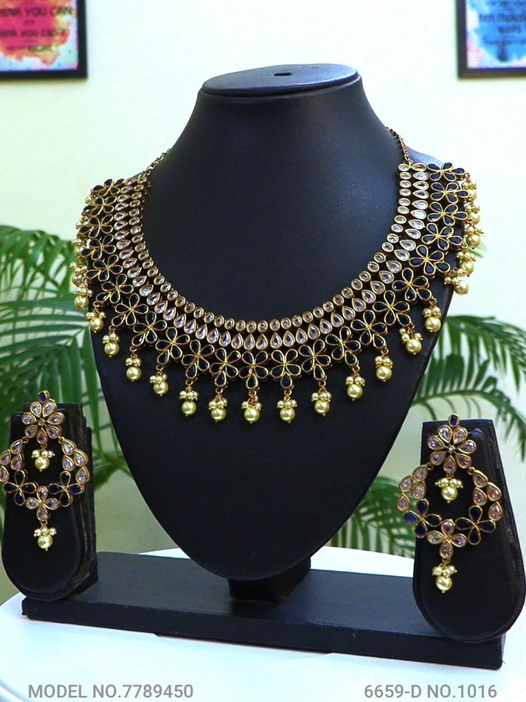 Traditional Necklaces - Amaara World