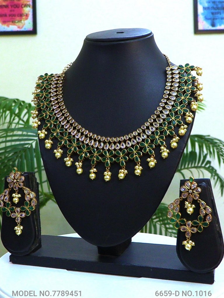 Traditional Necklaces - Amaara World