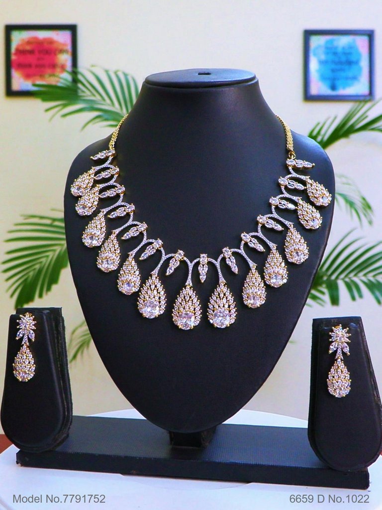 Handmade Traditional Masterpiece Zircon Jewelry Set - Amaara World