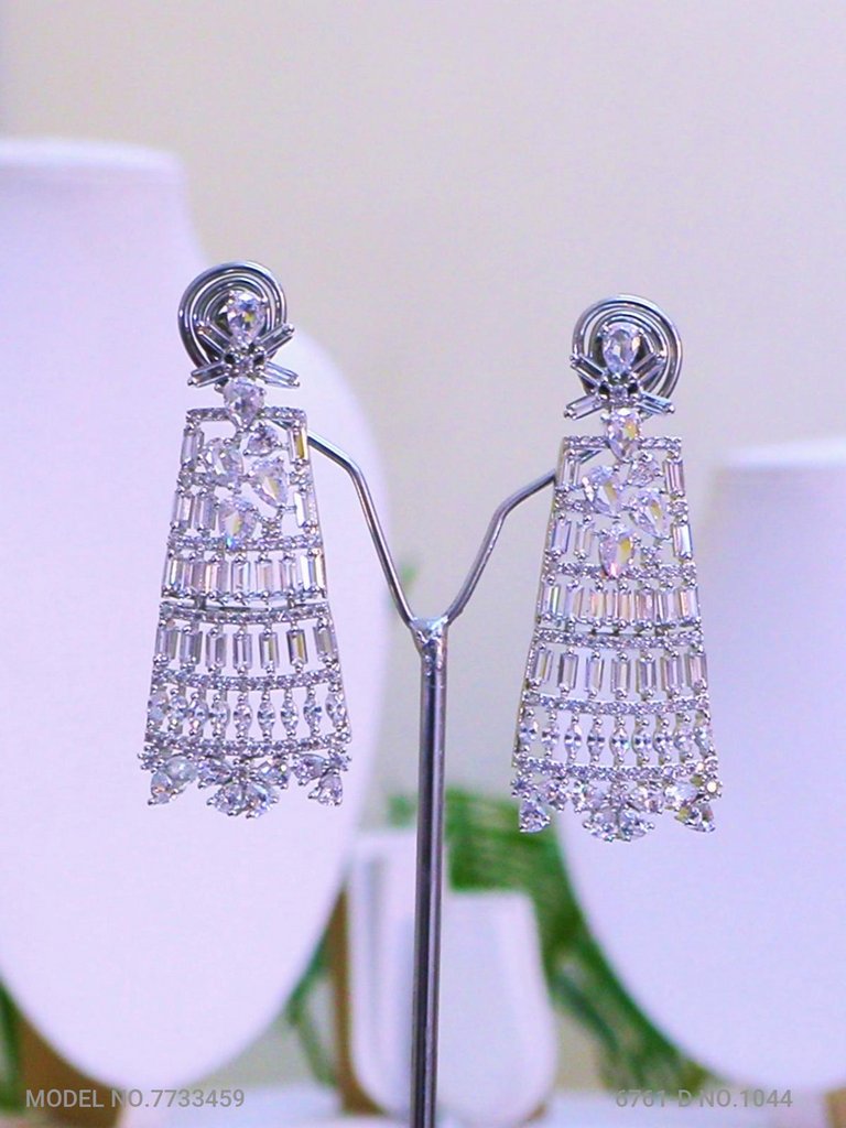 Artificial Diamond Jewelry Set For Brides - 7733459 - View 3