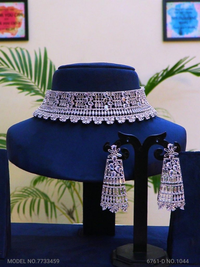 Artificial Diamond Jewelry Set For Brides - 7733459 - View 1