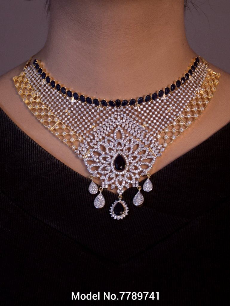 Ideal Gift for Traditional Ladies - View 3 - Amaara World