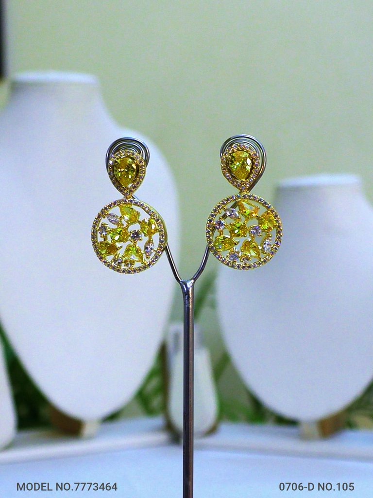 Earrings made of Cubic Zircons - Amaara World