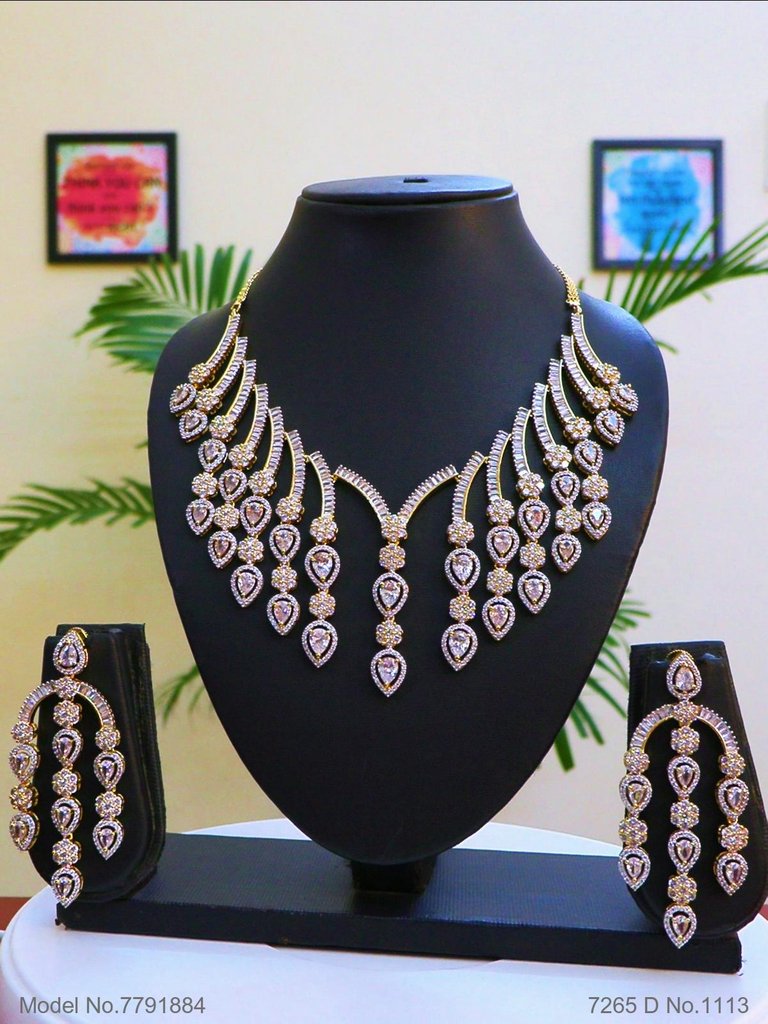 Wedding Gifts for Wedding Parties - Amaara World