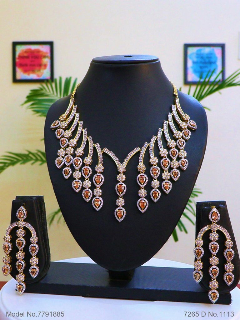 Ideal Gift for Traditional Ladies - Amaara World
