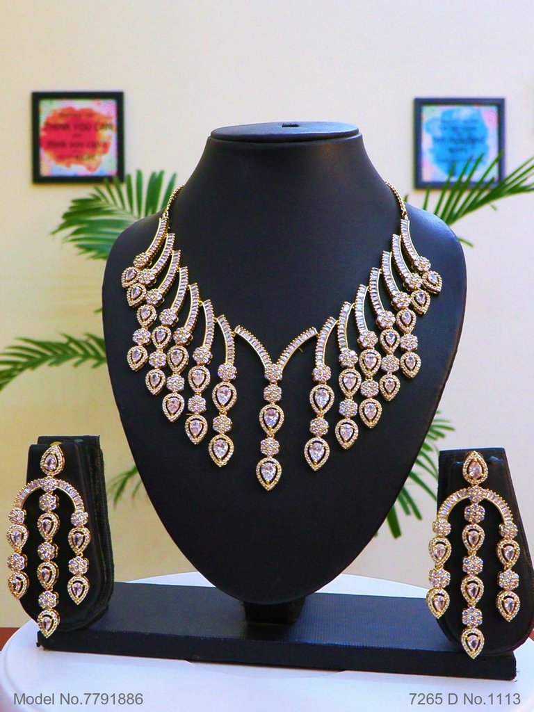 Tradition and Trend goes to a Party - Amaara World