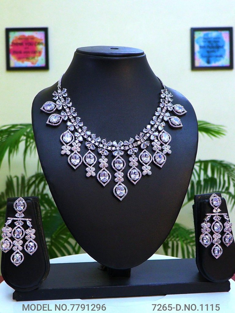 Traditional American Diamond Set - Amaara World