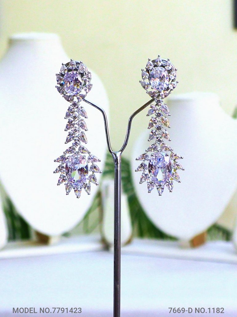 Traditional Necklaces in Trend - View B