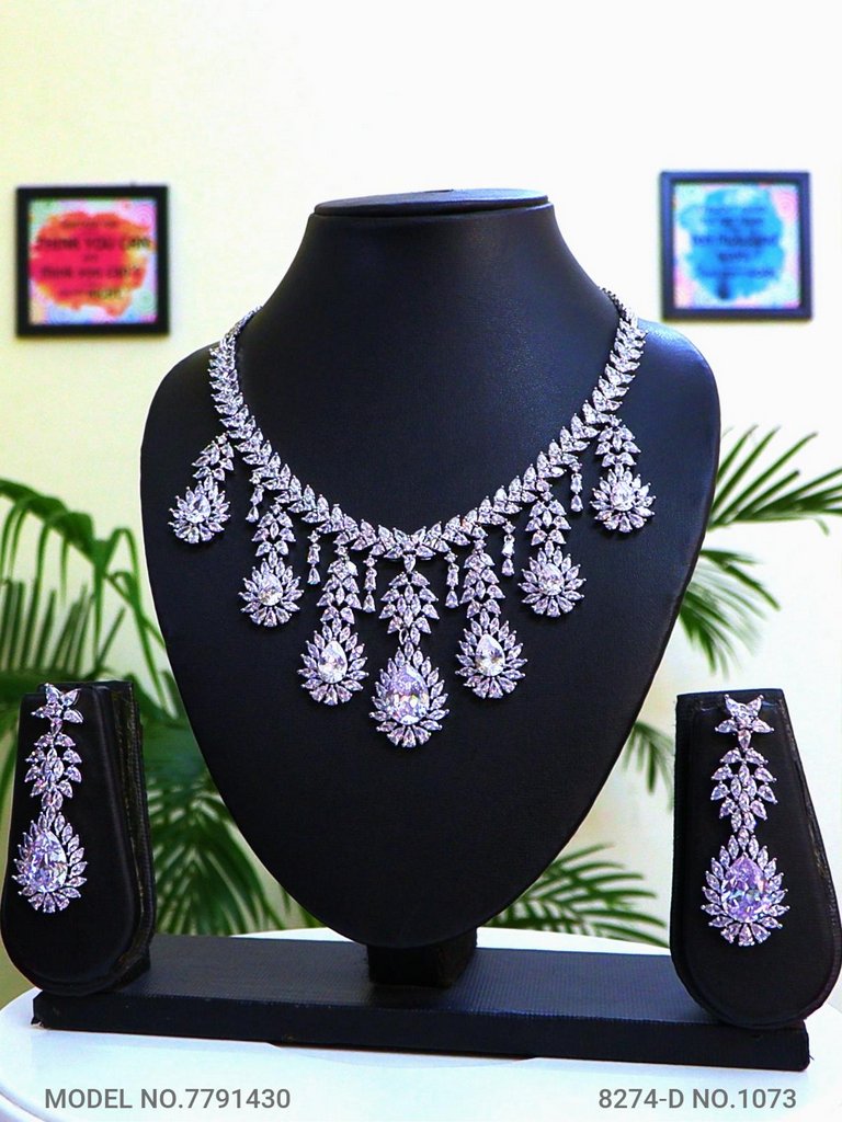 Traditional American Diamond Set - Amaara World