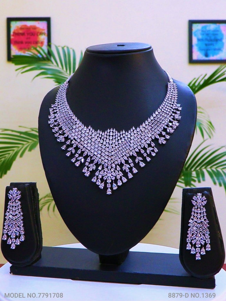 Ideal Gift for Traditional Ladies - Amaara World